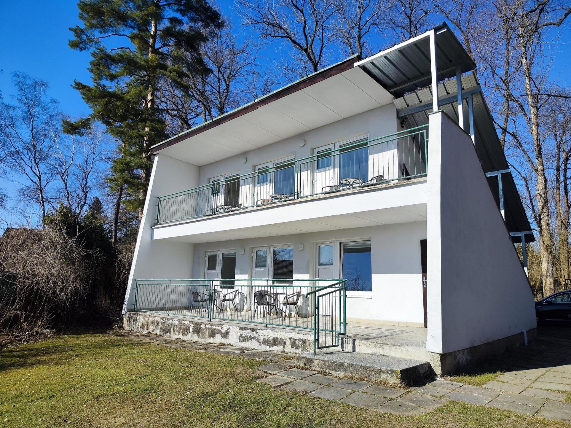 Yacht Club Bezdrev 호텔 Hluboká nad Vltavou 외부 사진